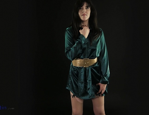 content/Raven/Green Satin Dress Raven/2.jpg